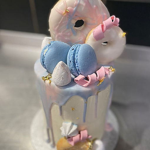 Afbeelding van Driptaart Baby afgewerking donuts,  macarons, schuimpjes, krulletjes