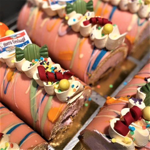 Afbeelding van Gebaksrol GESLAAGD Feestelijk opgemaakt
